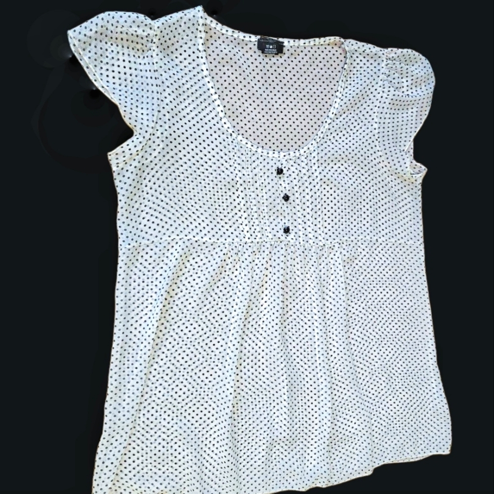 Rue 21 White Polka Dot babydoll Style Semi Sheer Top. Size L.